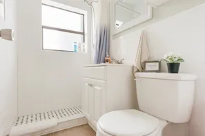 0 - The Beach Pad Bathroom