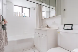 0 - Island Villa Bathroom