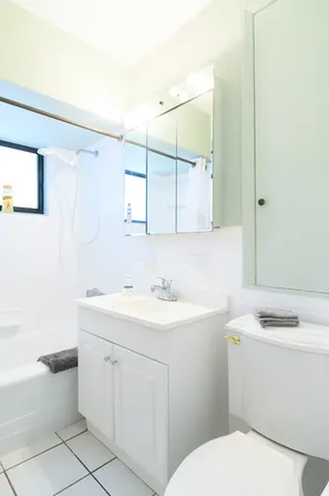 1 - Island Villa Bathroom